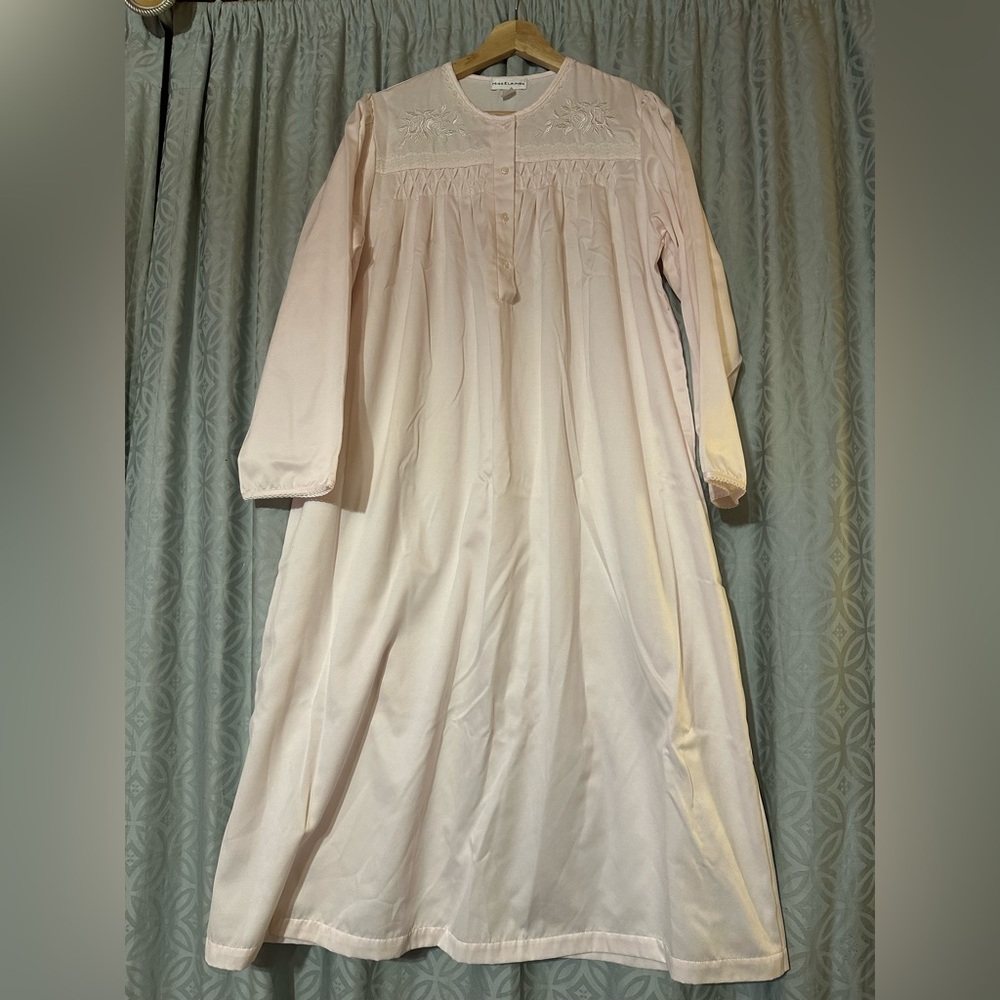 Miss Elaine Pink Embroidered “Touch The Inside” Long Sleeve Nightgown Women’s M